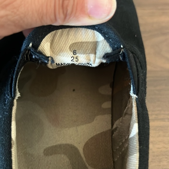 Old Navy Black Slip-On Canvas Shoes Size 6 - Picture 6 of 6